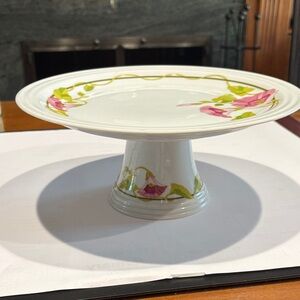 Elegant Floral Cake Stand with Pink and Green Accents